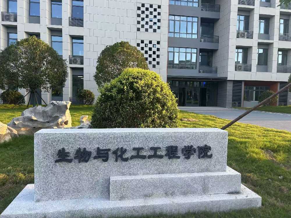沁阳市扬州职业大学体育场高杆灯项目
